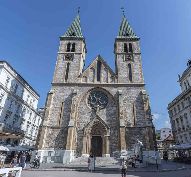 Bosnia y Herzegovina - Sarajevo 14 - catedral del Corazón de Jesús.jpg